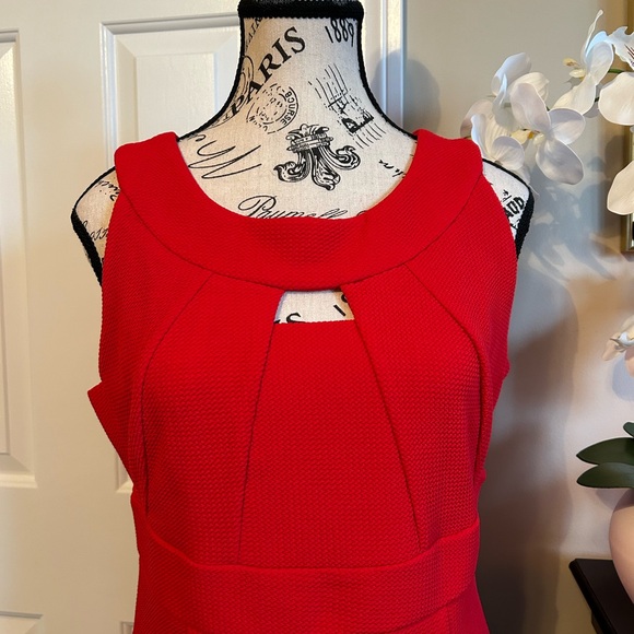 ✨🎄✨CLEO RED SHEATH DRESS Size 10 - Picture 2 of 9